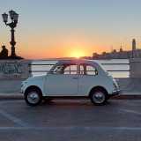 ...e quella di una vecchia Fiat 500 illuminata sul lungomare (di Francesca)...